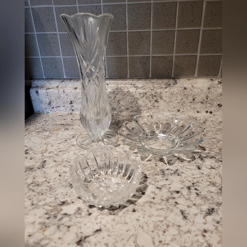 3 piece Elegant Glass Vase and Bowl Set